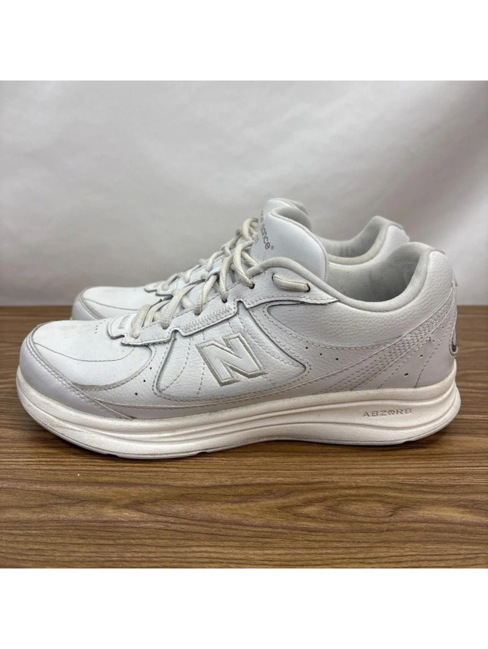 New Balance 577 Walking Shoes Womens 11 Mens 9.5 White Leather WW577WT Used